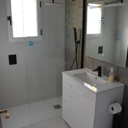With Private Pool And Free W Σπίτι διακοπών *